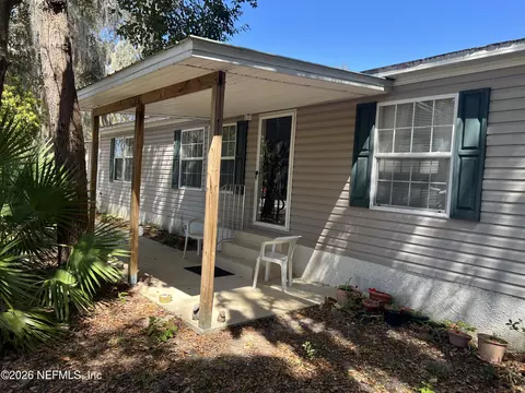 223 Oak Ridge Dr, Welaka, FL 32193