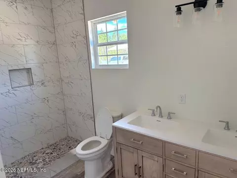 Bath - 9284 SW Cr 18, Hampton, FL 32044 photo 2 of 3