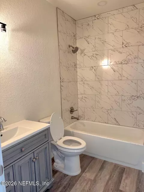 Bath - 9284 SW Cr 18, Hampton, FL 32044 photo 1 of 3