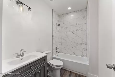 Bath - 9284 SW Cr 18, Hampton, FL 32044 photo 4 of 5