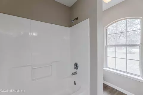 Bath - 67104 Elnora Ln, Yulee, FL 32097 photo 2 of 4