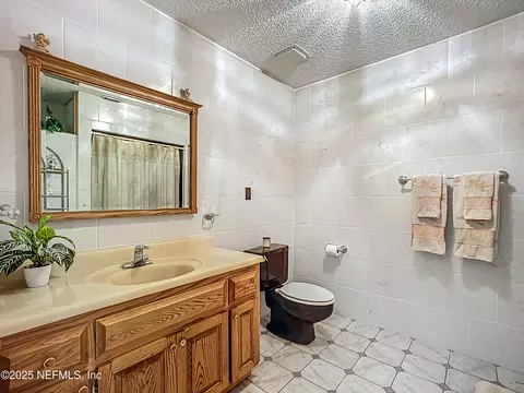 Bath - 26504 Sheared Stokes Rd, Hilliard, FL 32046 photo 1 of 8