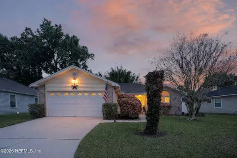825 Long Lake Dr, Jacksonville, FL 32225