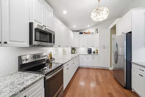 Kitchen - 276 Brighton Ct, Saint Augustine, FL 32084 photo 6 of 7