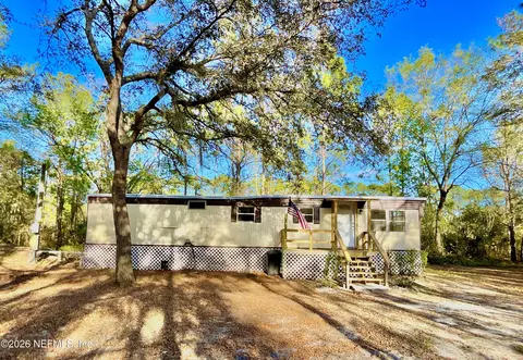 106 Spruce Rd, Interlachen, FL 32148