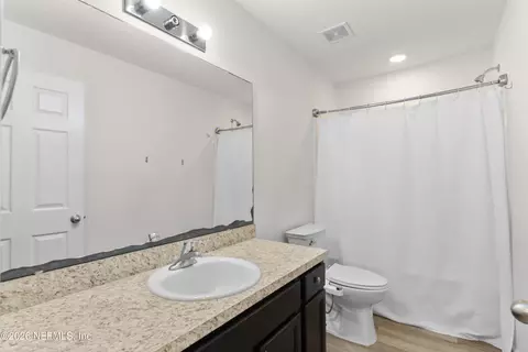 Bath - 6110 Sands Pointe Dr, Macclenny, FL 32063 photo 1 of 2