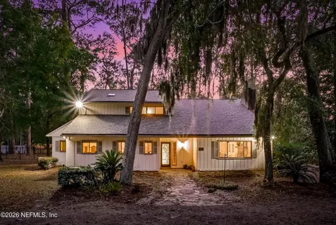 12852 Longview Dr W, Jacksonville, FL 32223