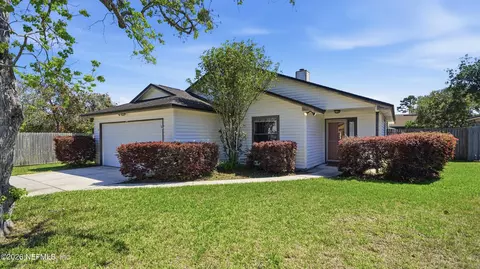 374 Hickory Hollow Dr N, Jacksonville, FL 32225