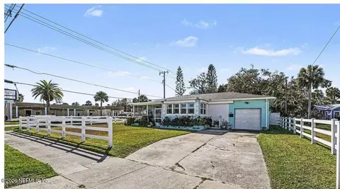 302 Riverside Dr, Holly Hill, FL 32117
