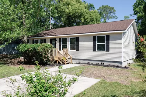 Exterior - 900 Helen St, Saint Augustine, FL 32084 photo 2 of 8
