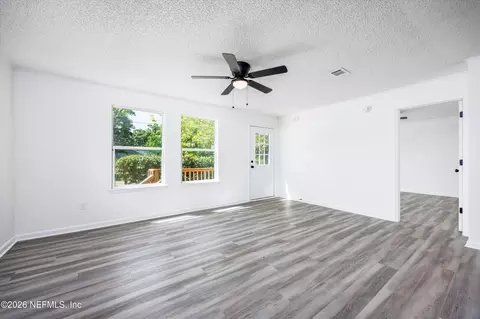 Living - 900 Helen St, Saint Augustine, FL 32084 photo 2 of 3