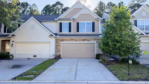 4047 Lionheart Dr, Jacksonville, FL 32216