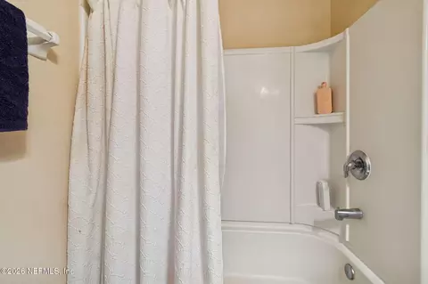 Bath - 13687 Devan Lee Dr N, Jacksonville, FL 32226 photo 3 of 7