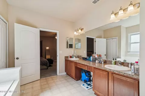 Bath - 13687 Devan Lee Dr N, Jacksonville, FL 32226 photo 7 of 7