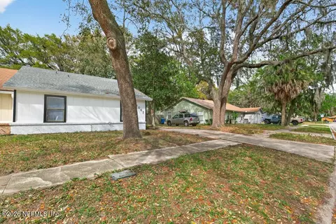 1067 Willow Cove Ct W, Jacksonville, FL 32233