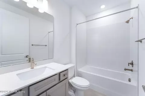 Bath - 614 Ecliptic Loop, Yulee, FL 32097 photo 4 of 4