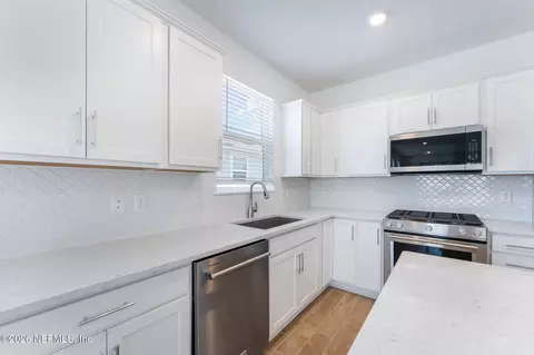 Kitchen - 261 Ecliptic Loop, Yulee, FL 32097 photo 4 of 6