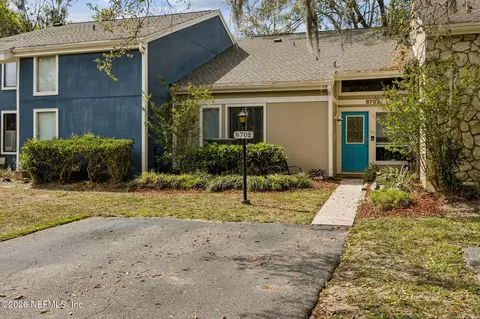 8702 Como Lake Dr, Jacksonville, FL 32256