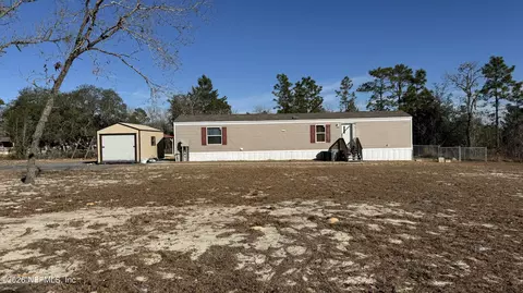 410 Lily Trl, Interlachen, FL 32148