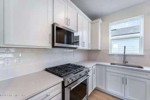 Kitchen - 401 Tranquil Trail Cir, Yulee, FL 32097 photo 5 of 5