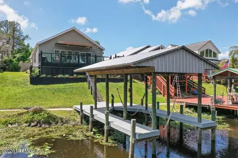 292 Maxwell Dr, Welaka, FL 32193