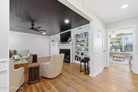 Entry Way - 1244 Glengarry Rd, Jacksonville, FL 32207 photo 2 of 2