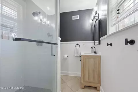 Bath - 1244 Glengarry Rd, Jacksonville, FL 32207 photo 1 of 3
