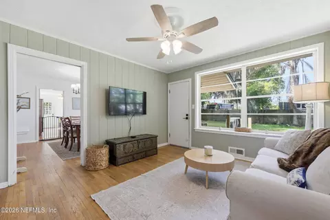 Living - 1244 Glengarry Rd, Jacksonville, FL 32207 photo 3 of 3