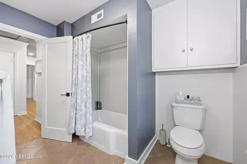 Bath - 1244 Glengarry Rd, Jacksonville, FL 32207 photo 3 of 3