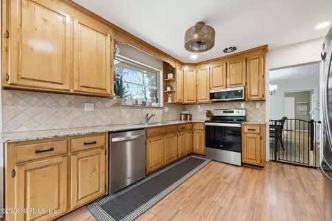 Kitchen - 1244 Glengarry Rd, Jacksonville, FL 32207 photo 2 of 2
