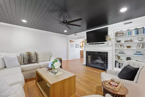 Living - 1244 Glengarry Rd, Jacksonville, FL 32207 photo 1 of 3