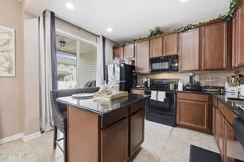 637 Grover Ln, Orange Park, FL 32065