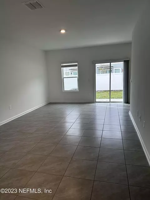 Living - 400 Talulla Trl, Saint Augustine, FL 32095 photo 4 of 9