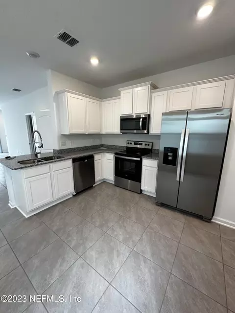 Kitchen - 400 Talulla Trl, Saint Augustine, FL 32095 photo 5 of 5