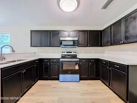 Kitchen - 5980 Sands Pointe Dr, Macclenny, FL 32063 photo 3 of 4