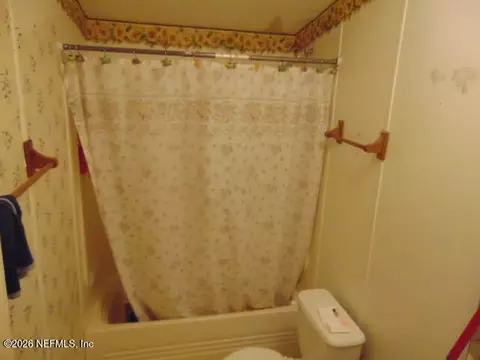 Bath - 130 Interlachen Blvd, Interlachen, FL 32148 photo 3 of 4