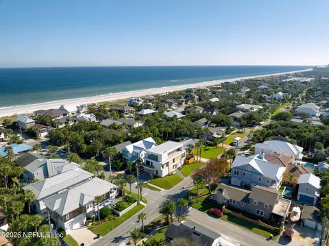 View/Area - 1475 Ocean Blvd, Atlantic Beach, FL 32233 photo 8 of 9