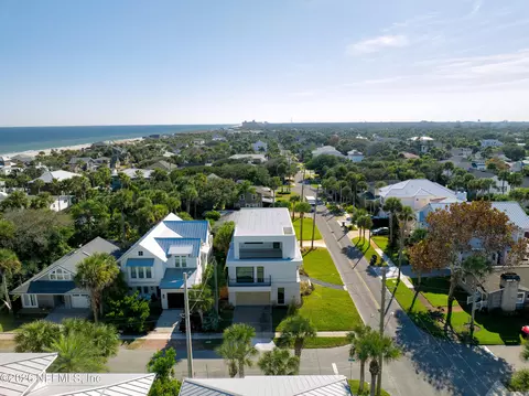 View/Area - 1475 Ocean Blvd, Atlantic Beach, FL 32233 photo 3 of 9