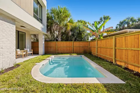Exterior - 1475 Ocean Blvd, Atlantic Beach, FL 32233 photo 7 of 9