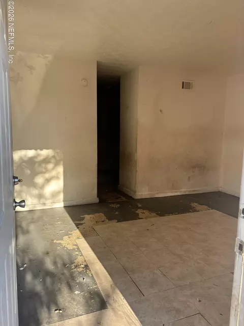 7047 Ken Knight Dr E, Jacksonville, FL 32209