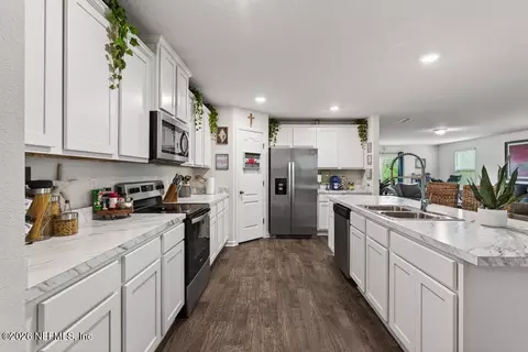 Kitchen - 70144 Roseapple Ct, Yulee, FL 32097 photo 1 of 2