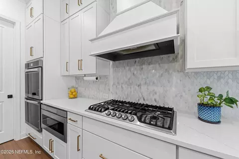 Kitchen - 294 Sawgrass Dr, Yulee, FL 32097 photo 3 of 5