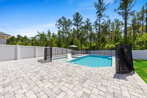 Exterior - 294 Sawgrass Dr, Yulee, FL 32097 photo 4 of 10