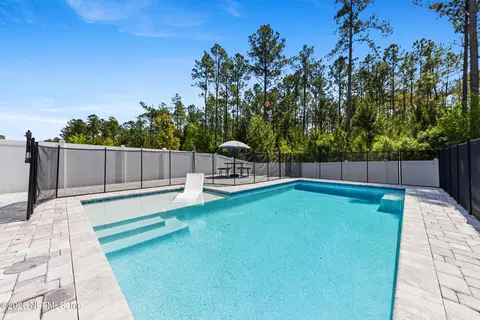 Exterior - 294 Sawgrass Dr, Yulee, FL 32097 photo 5 of 10
