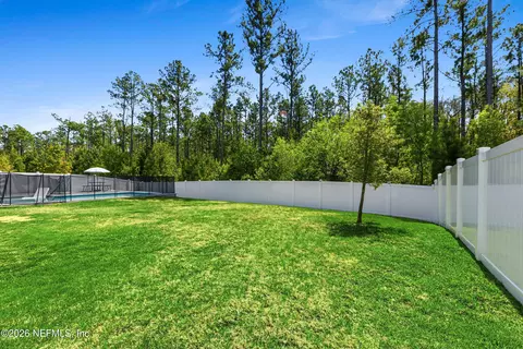 Exterior - 294 Sawgrass Dr, Yulee, FL 32097 photo 7 of 10