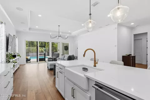 Kitchen - 294 Sawgrass Dr, Yulee, FL 32097 photo 4 of 5