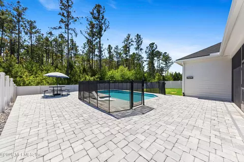 Exterior - 294 Sawgrass Dr, Yulee, FL 32097 photo 6 of 10