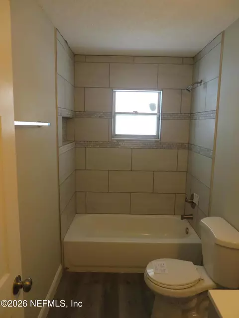 Bath - 538 Boykins Ln, Baldwin, FL 32234 photo 2 of 3