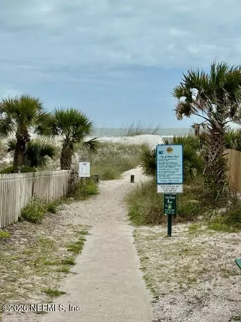 120 Beach Ave, Atlantic Beach, FL 32233