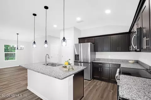 Kitchen - 407 Rustic Rd, Satsuma, FL 32189 photo 4 of 4